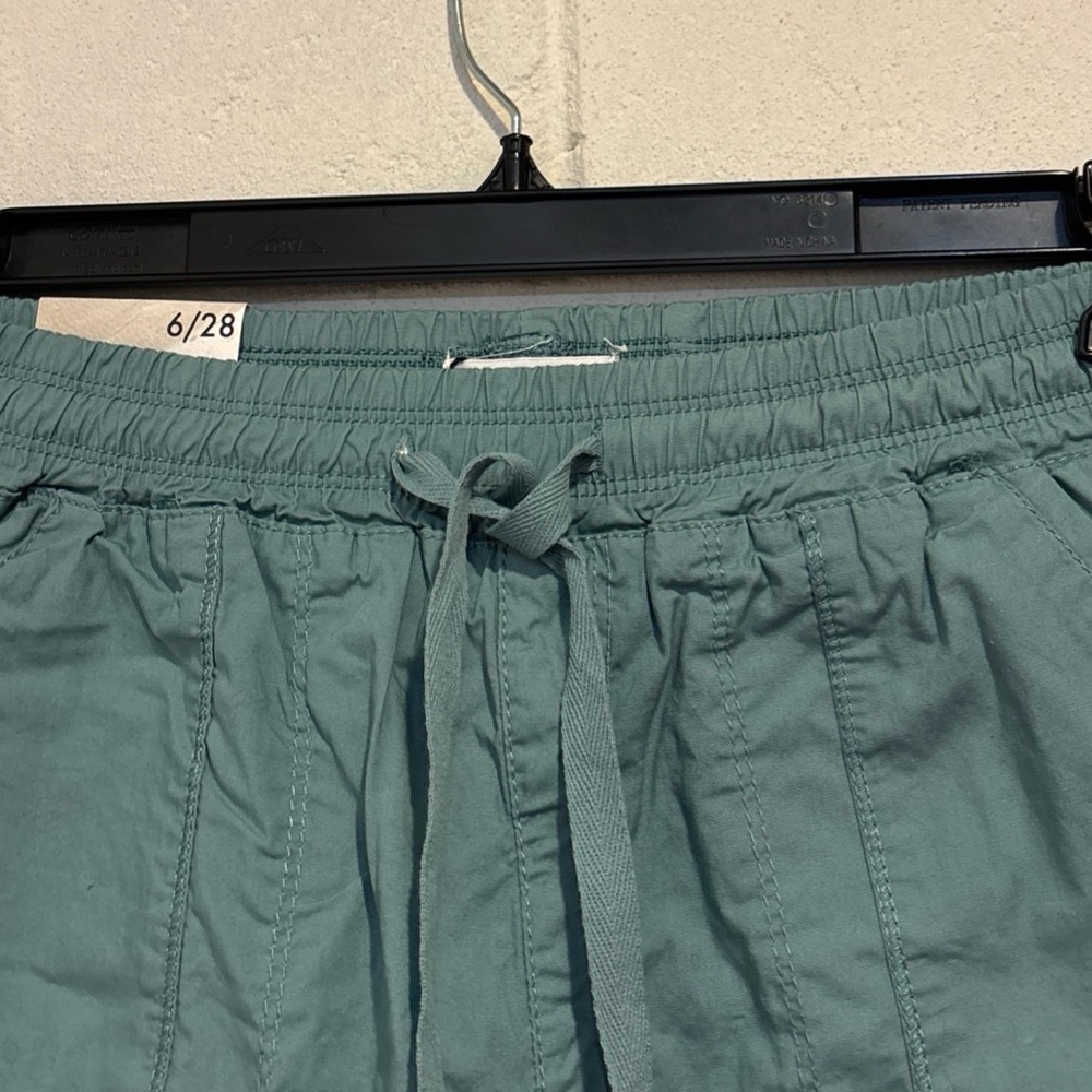 Curve Appeal Women’s cargo shorts green high waist cuff hem size 6 - Picture 4 of 6